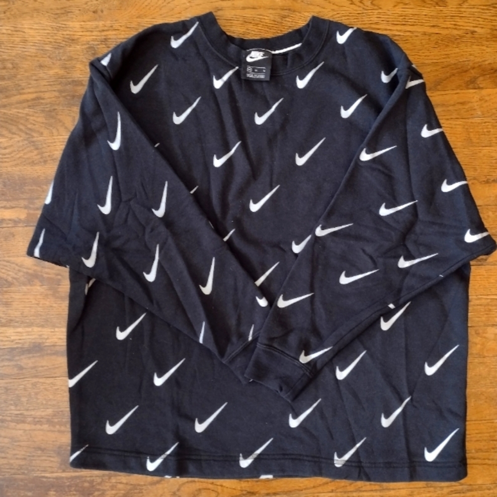 Nike sweatshirt in Black and Silver